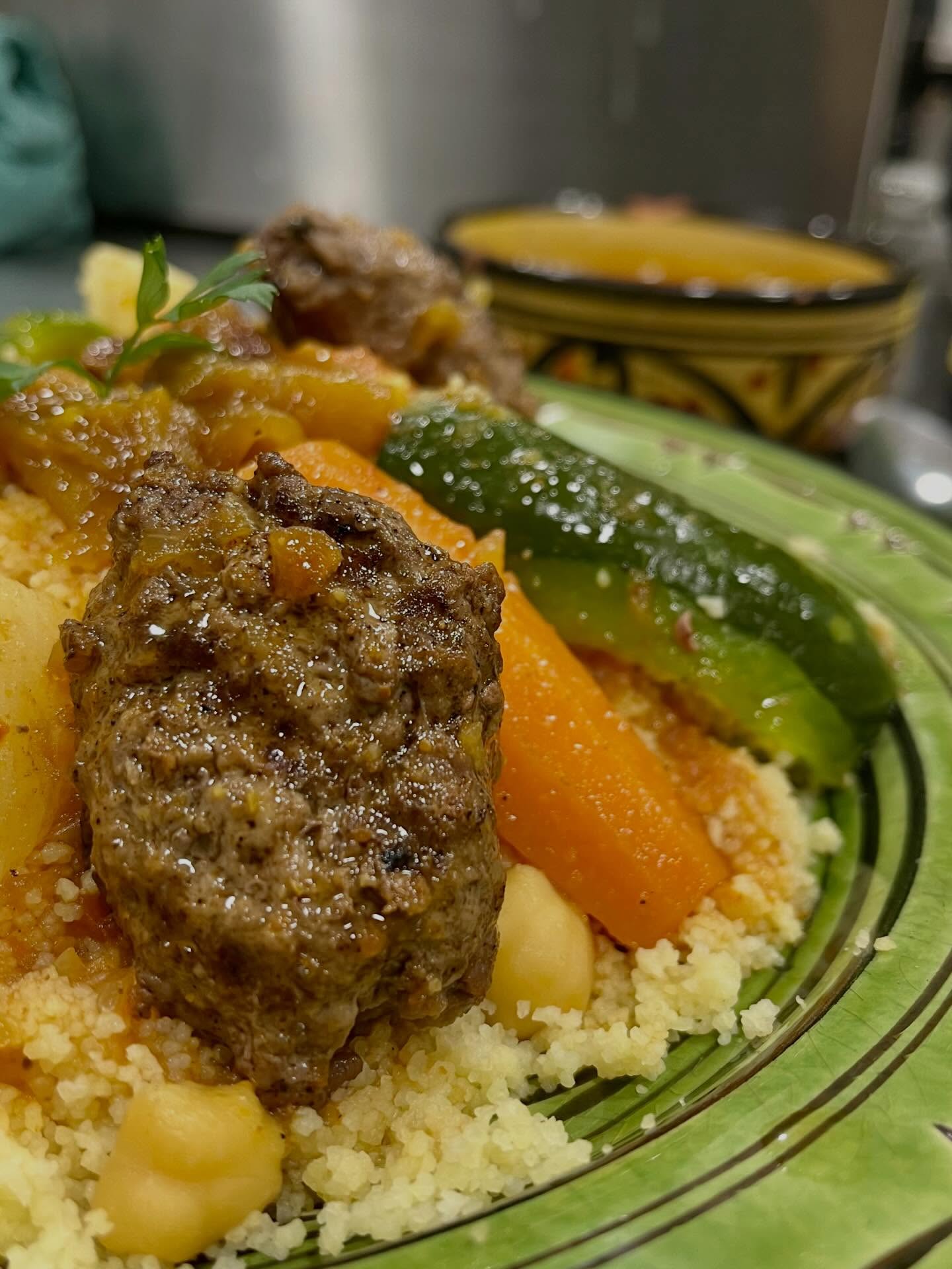Couscous royal aux légumes et viandes